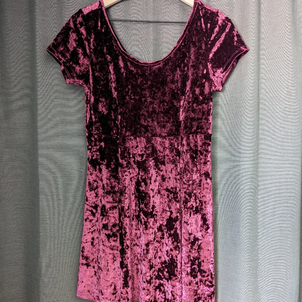 Forever 21 Size L Wine/Burgundy Stretch Crushed Velvet Short-Sleeve Skater Dress